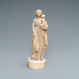 Une statue d'une Vierge à l’Enfant en ivoire sculpté, Dieppe, France, 18ème — photo 2