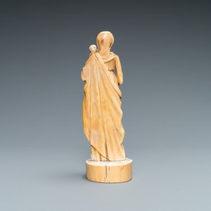 Une statue d'une Vierge à l’Enfant en ivoire sculpté, Dieppe, France, 18ème — photo 5