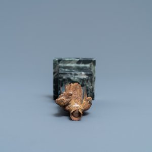 Une statue miniature d'une Vierge à l'enfant en noyer polychromé et doré de type 'Poupée de Malines', 2ème moitié du 15ème — photo 6