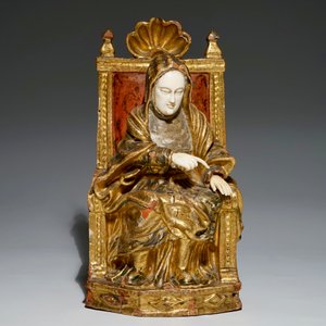 Une statuette de Sainte Anne en ivoire et bois sculpté et doré, Europe du Sud, 17/18ème — photo 2