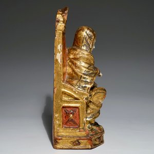 Une statuette de Sainte Anne en ivoire et bois sculpté et doré, Europe du Sud, 17/18ème — photo 3