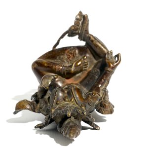 Une statuette de Tara verte (Syamatara) en bronze doré sino-tibétaine, 17/18ème — photo 7