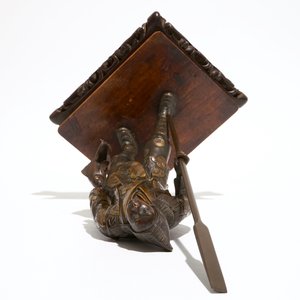 Une statuette d'un pêcheur en bronze, sur socle en bois, marqué Miyao, Japon — photo 6