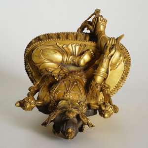 Une statuette sino-tibétaine de Tara verte (Syamatara) en bronze doré, 18/19ème — photo 12