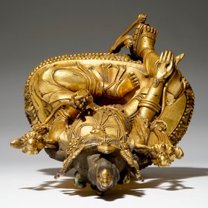 Une statuette sino-tibétaine de Tara verte (Syamatara) en bronze doré, 18/19ème — photo 6