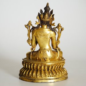 Une statuette sino-tibétaine de Tara verte (Syamatara) en bronze doré, 18/19ème — photo 10