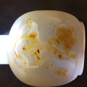 Une tabatière en agate à décor de Liu Hai, Chine, 18/19ème — photo 10