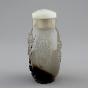 Une tabatière en agate finement sculptée, Chine, 18/19ème — photo 4