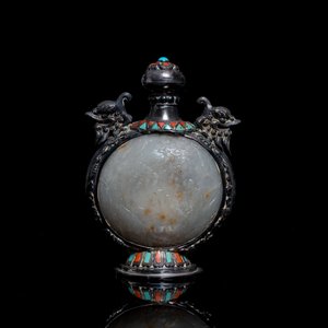 Une tabatière en argent incrusté de jade, corail et turquoise, Chine, 19ème — photo 3