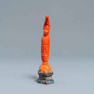 Une tabatière en corail rouge figurant un vase reposant sur une tortue, Chine, République — photo 3