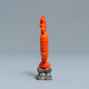 Une tabatière en corail rouge figurant un vase reposant sur une tortue, Chine, République — photo 5