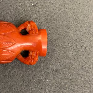 Une tabatière en corail rouge figurant un vase reposant sur une tortue, Chine, République — photo 10