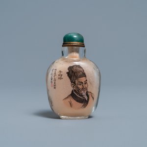Une tabatière en cristal peint à l'intérieur à décor du docteur Li Shizhen, signée Zhang Rucai, datée 1978 — photo 1