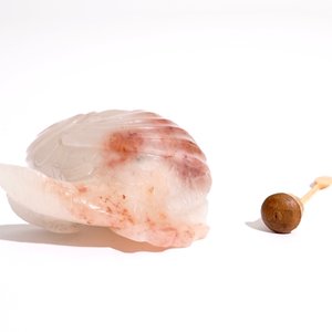 Une tabatière en forme de carpe en jade blanc et rouge, Chine, 19ème — photo 5