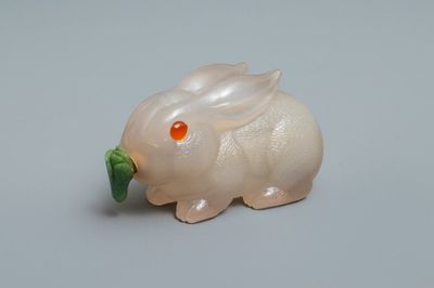 Une tabatière en forme de lapin en agate sculpté, Chine, 19/20ème