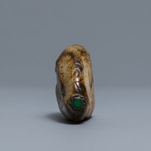 Une tabatière en jade gris-blanc et rouille, Chine, 19/20ème — photo 2