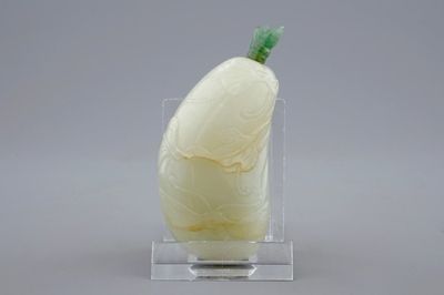 Une tabatière en jade sculpté, Chine, 18/19ème