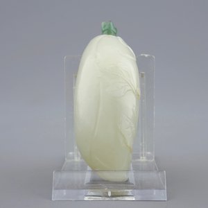 Une tabatière en jade sculpté, Chine, 18/19ème — photo 2