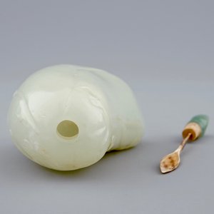 Une tabatière en jade sculpté, Chine, 18/19ème — photo 5