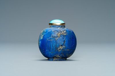 Une tabatière en lapis lazuli à base dorée, Chine, Qing