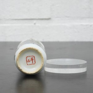 Une tabatière en porcelaine de Chine au paysage, 20ème — photo 12