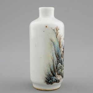 Une tabatière en porcelaine de Chine au paysage, 20ème — photo 2
