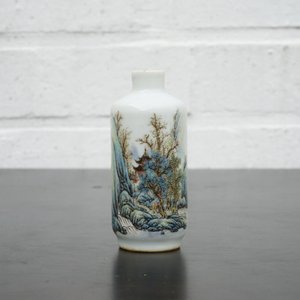 Une tabatière en porcelaine de Chine au paysage, 20ème — photo 7