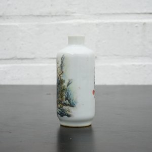 Une tabatière en porcelaine de Chine au paysage, 20ème — photo 8