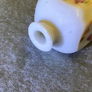 Une tabatière en porcelaine de Chine famille rose à décor de garçons jouants, 18/19ème — photo 7