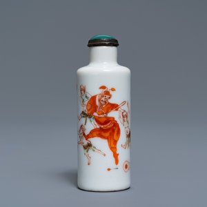 Une tabatière en porcelaine de Chine famille verte à décor de Zhong Kui, 19ème — photo 1