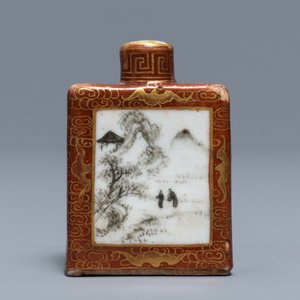 Une tabatière en porcelaine de Chine grisaille, marque de Qianlong, 19/20ème — photo 3