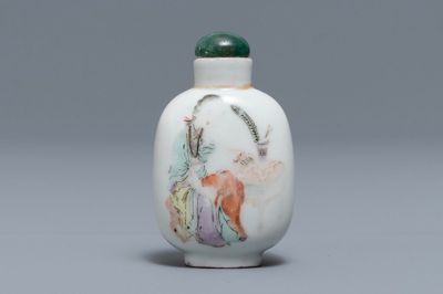Une tabatière en porcelaine de Chine qianjiang cai, 19/20ème