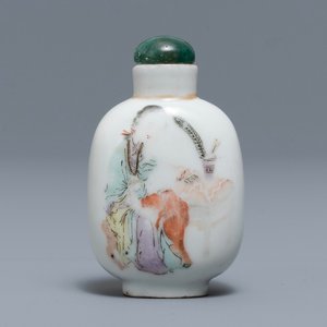 Une tabatière en porcelaine de Chine qianjiang cai, 19/20ème — photo 1