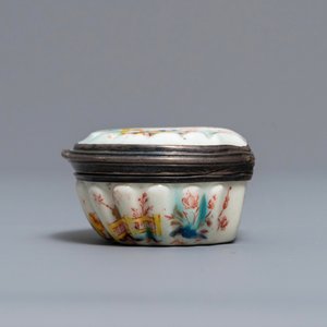 Une tabatière en porcelaine tendre de Saint-Cloud de style Kakiemon à monture en argent, 2ème quart du 18ème — photo 4
