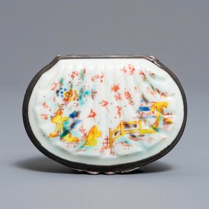 Une tabatière en porcelaine tendre de Saint-Cloud de style Kakiemon à monture en argent, 2ème quart du 18ème — photo 7