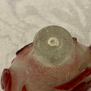 Une tabatière en verre overlay en rouge et blanc, Chine, 18ème — photo 9