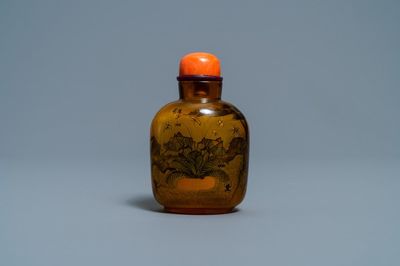 Une tabatière en verre peint à l'intérieur à décor de sauterelles, attr. à Xue Shaofu, ca. 1900