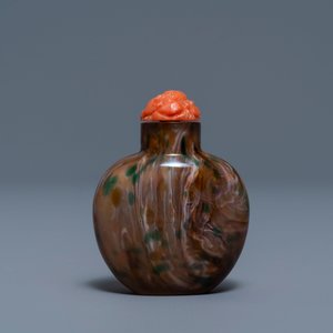Une tabatière en verre sandwich tourbillon, Verrerie Impériale, Pékin, Chine, 1700-1840 — photo 2