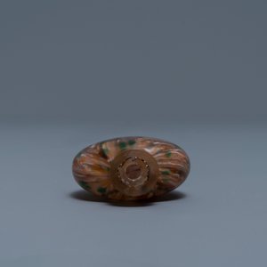 Une tabatière en verre sandwich tourbillon, Verrerie Impériale, Pékin, Chine, 1700-1840 — photo 3