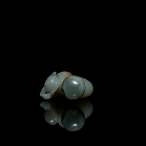 Une tabatière et une figure d'un garçon en jade sculpté, Chine, Qing — photo 7