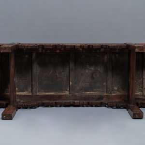 Une table basse de forme rectangulaire en bois incrusté de marbre aux coins arrondis, Chine, 19/20ème — photo 6