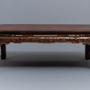 Une table basse de forme rectangulaire en bois, kangzhuo, Ming ou après — photo 4