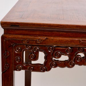 Une table en bois sculpté, Chine, 19/20ème — photo 4