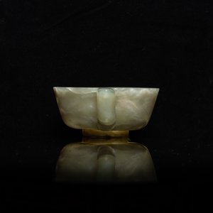 Une tasse à vin en jade céladon taché, Chine, Qing — photo 4