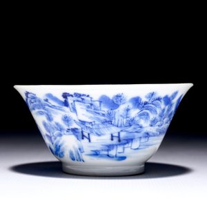 Une tasse à vin en porcelaine de Chine bleu et blanc, marque et époque de Yongzheng — photo 2