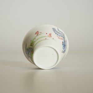 Une tasse à vin en porcelaine de Chine coquille d'oeuf à décor de "Dragon et phénix", Yongzheng — photo 14