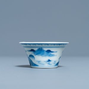 Une tasse à vin en porcelaine de Chine en bleu et blanc, Kangxi — photo 3