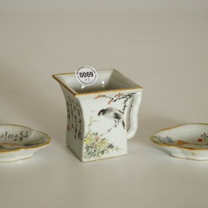 Une tasse à vin en porcelaine de Chine qianjiang cai et deux coupes ovales, 19/20ème — photo 10