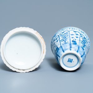 Une tasse couverte et soucoupe en porcelaine de Chine en bleu et blanc pour le marché français, Kangxi — photo 9