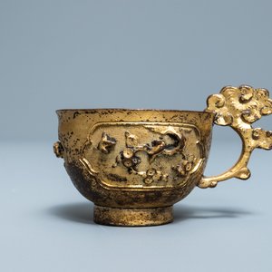 Une tasse en bronze doré, Chine, Ming — photo 2